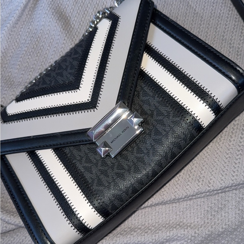 Gorgeous Michael Kors Black and White Crossbody Bag!